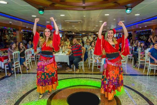 Istanbul Bosphorurs: Dinner Cruise & Turkish Night